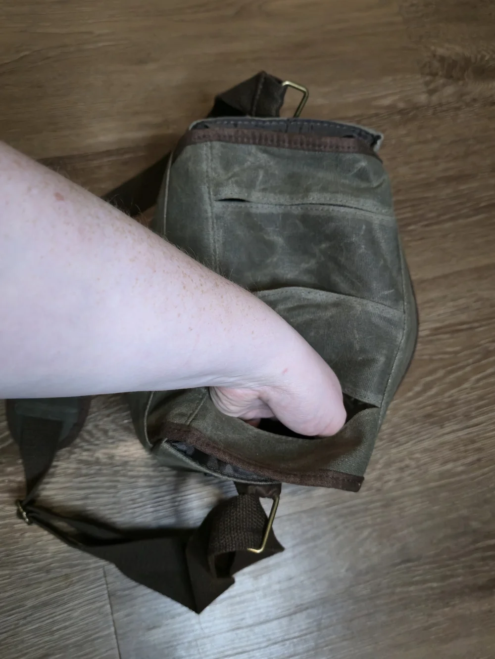 Legacy Beer Caddy Canvas Messenger Bag With Retractable Cord